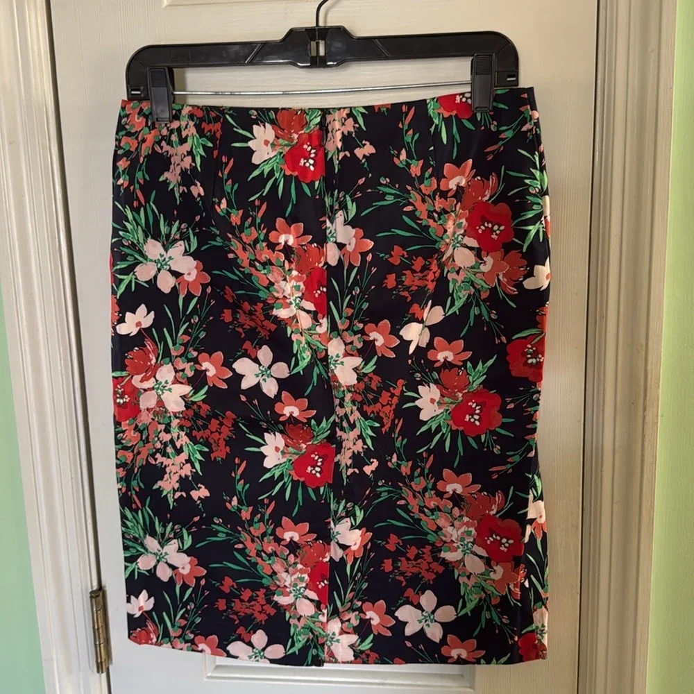 NWOT Talbots Bright Colorful Floral Pencil Skirt Classy Workwear Business Size 6 - Picture 3 of 6